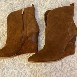 Super cute suede boots